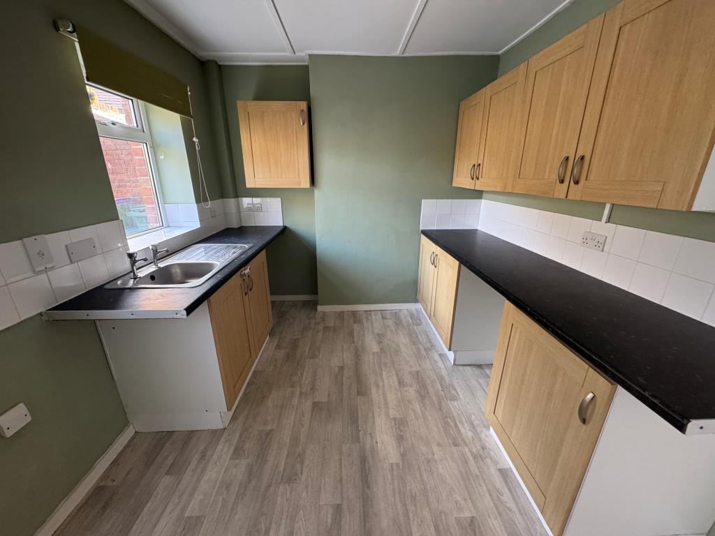 Lot: 75 - END-TERRACE TWO-BEDROOM COTTAGE IN VILLAGE LOCATION - Kitchen